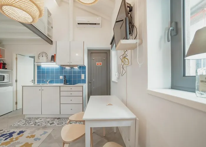 Mezzanine Stylish By Vacationy Apartment *