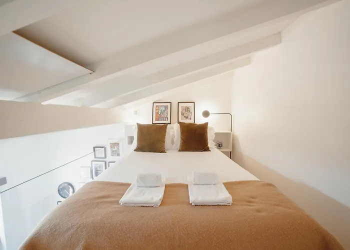 Mezzanine Stylish By Vacationy Apartment