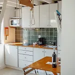 Mezzanine Stylish By Vacationy Apartman *