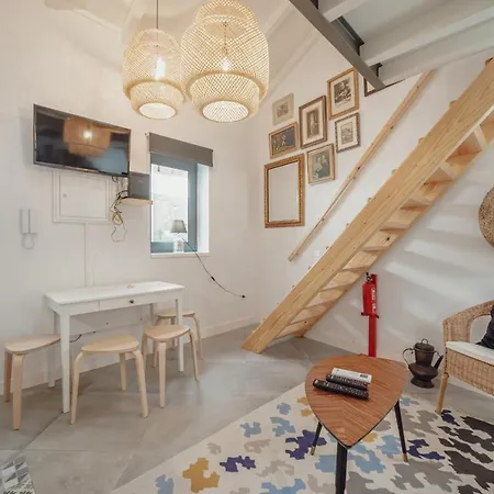 Mezzanine Stylish By Vacationy شقة