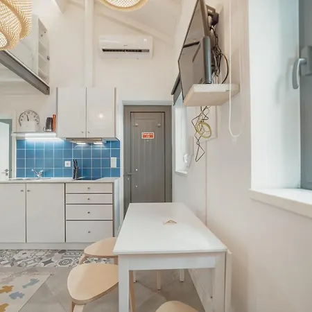 Mezzanine Stylish By Vacationy Apartment *