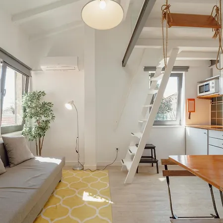 Mezzanine Stylish By Vacationy アパート ポルト