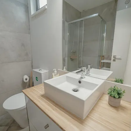 Mezzanine Stylish By Vacationy * 波尔图