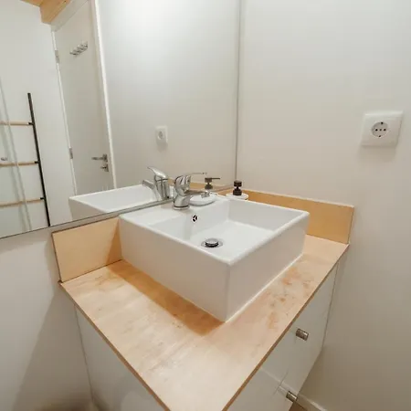 Mezzanine Stylish By Vacationy * 波尔图